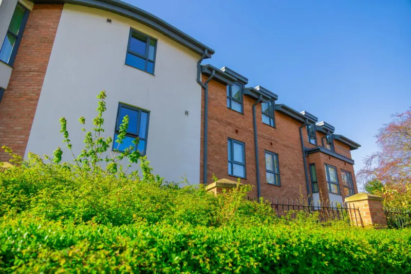 7 Bed // 7 Bath // Student Apartment // Lincoln Bishop Uni - Image 9